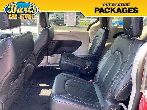 Used 2022 Chrysler Pacifica Touring-L FWD image 18