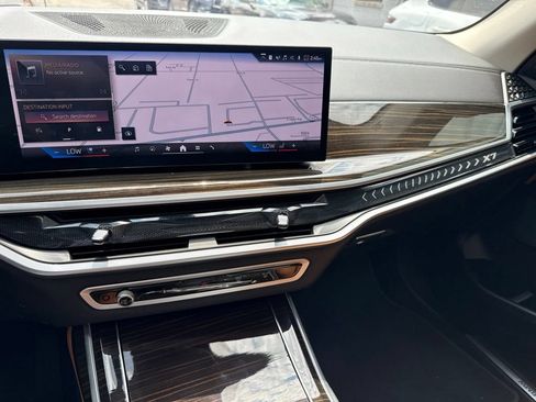 Used 2024 BMW X7 xDrive40i w/ Climate Comfort Package AWD/4WD image 13