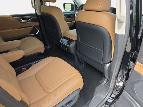 New 2026 INFINITI QX80 Luxe RWD image 11