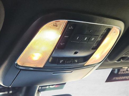 Used 2018 Jeep Grand Cherokee Overland RWD image 22