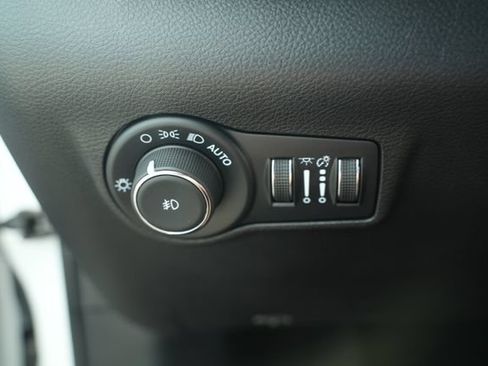 Used 2025 Jeep Compass Latitude AWD/4WD image 34
