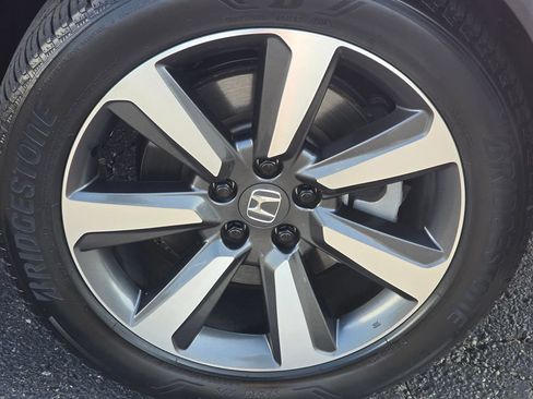 Certified 2025 Honda Pilot Touring image 10