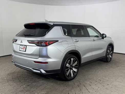 Used 2025 Mitsubishi Outlander AWD image 9