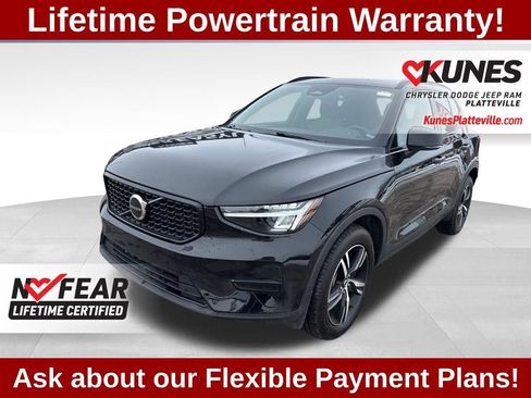 Used 2024 Volvo XC40 B5 Core AWD/4WD image 4