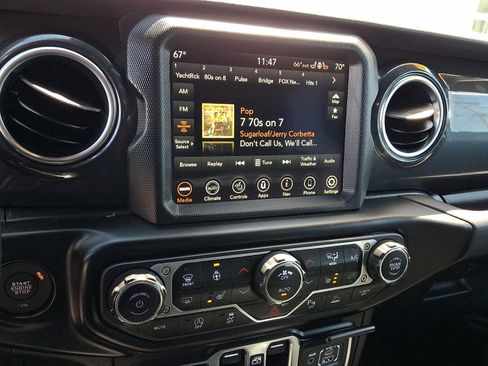 Used 2022 Jeep Wrangler Unlimited Sahara AWD/4WD image 18