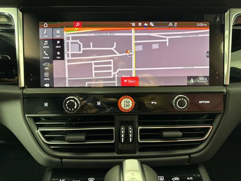 Certified 2025 Porsche Macan image 19