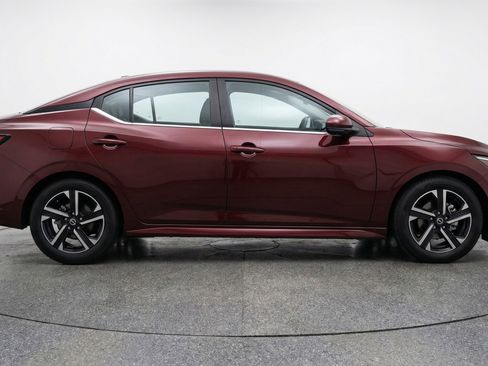 Used 2025 Nissan Sentra SV FWD image 11