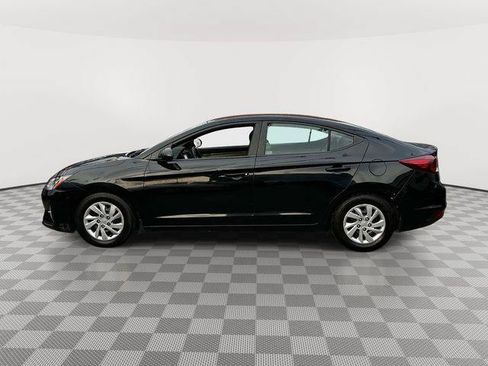 Used 2019 Hyundai Elantra SE w/ Winter Weather Package FWD image 2