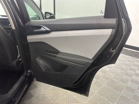 Used 2024 Volkswagen Taos SE image 18