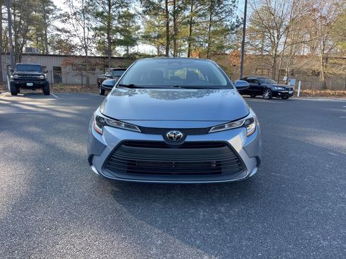 Used 2024 Toyota Corolla LE image 3