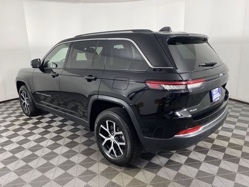 Used 2023 Jeep Grand Cherokee Limited image 10