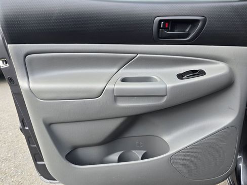 Used 2014 Toyota Tacoma w/ TRD Sport Package image 20