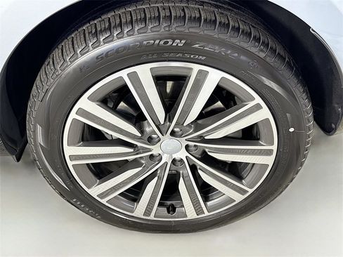 Used 2023 Land Rover Range Rover SE image 32