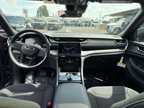 New 2026 Jeep Grand Cherokee L 4WD image 16