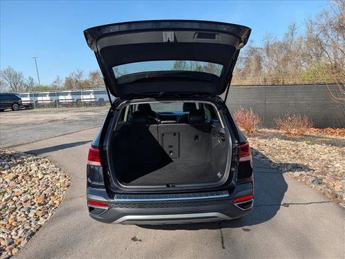 Used 2023 Volkswagen Taos SE w/ Panoramic Sunroof Package image 22