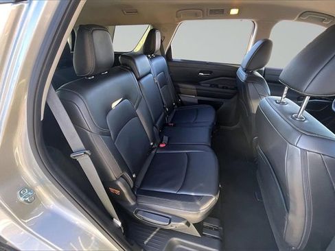 Certified 2025 Nissan Pathfinder SL image 25