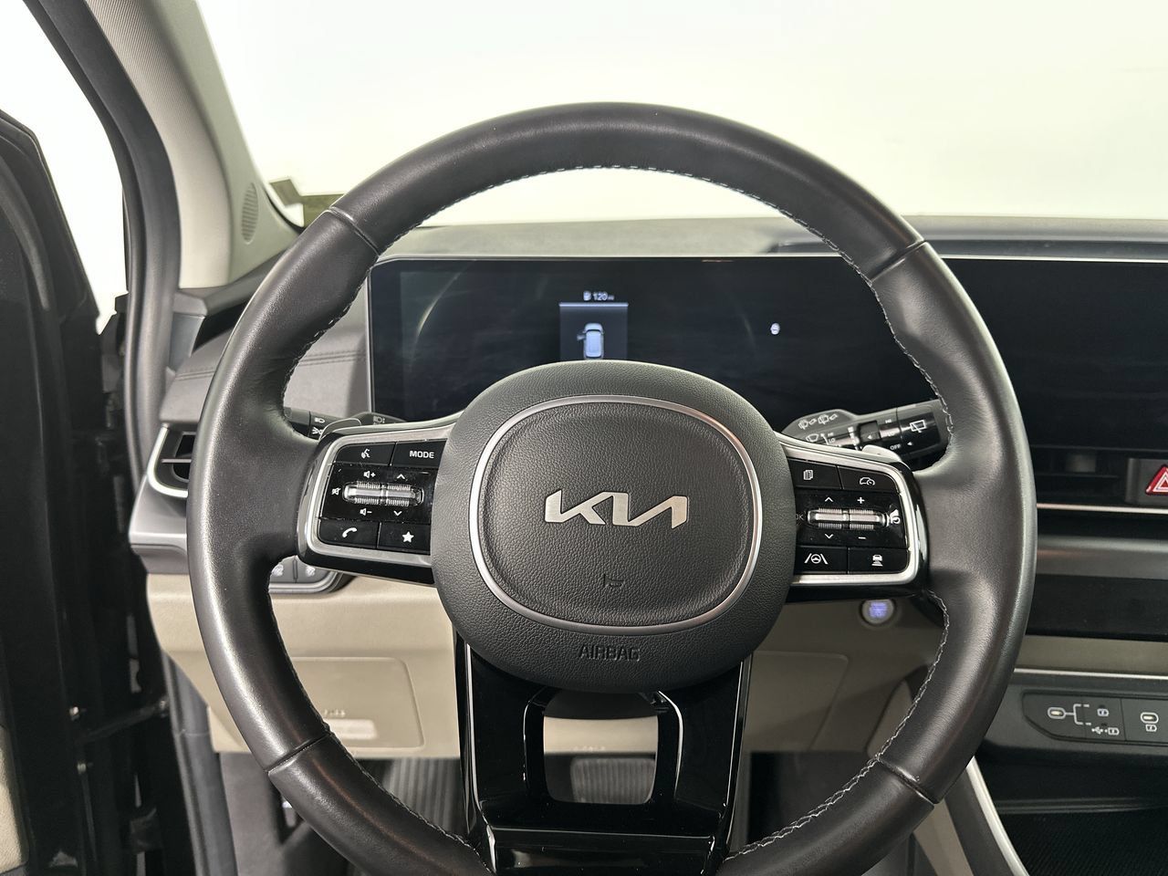 Certified 2026 Kia Carnival LXS FWD image 5