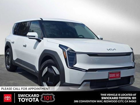 Used 2026 Kia EV9 Light RWD image 1