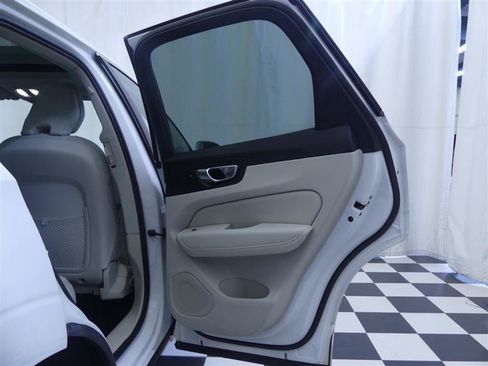 Used 2022 Volvo XC60 B6 Inscription w/ Climate Package image 27