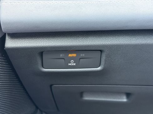 New 2026 Volkswagen Tiguan SE image 23