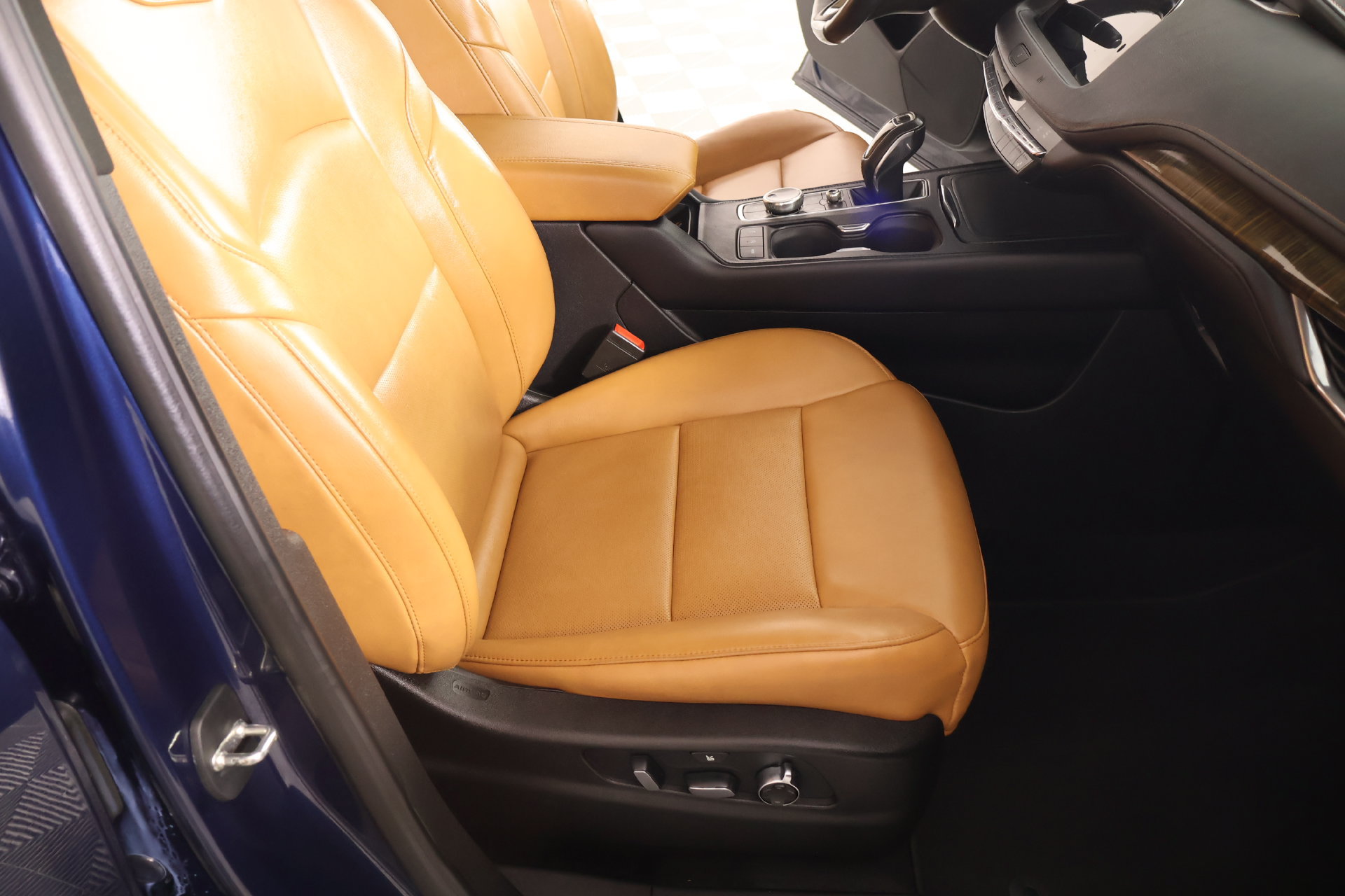 Used 2019 Cadillac XT4 Premium Luxury FWD image 13