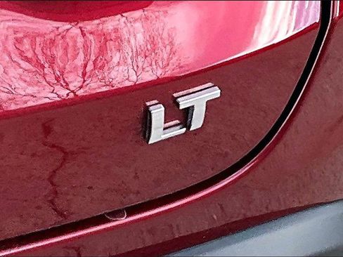 Used 2024 Chevrolet Trax LT w/ Sunroof Package image 23