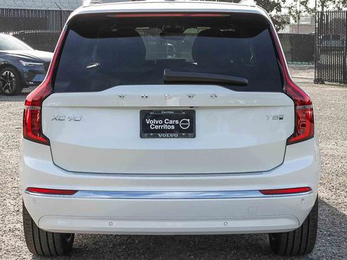 New 2026 Volvo XC90 T8 Plus w/ Protection Package Premier AWD/4WD image 7