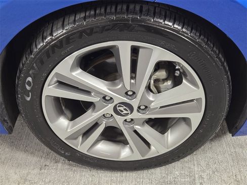 Used 2017 Hyundai Elantra Limited image 10