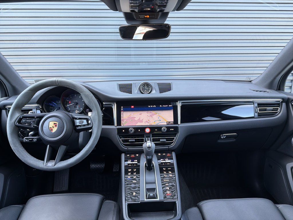 Certified 2026 Porsche Macan AWD/4WD image 25