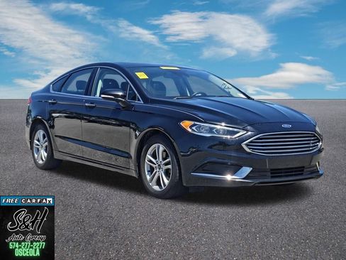 Used 2018 Ford Fusion SE w/ Fusion SE Technology Package FWD image 3