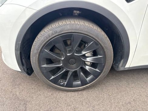 Used 2024 Tesla Model Y Long Range RWD image 9