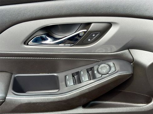 Used 2022 Chevrolet Traverse LT image 18