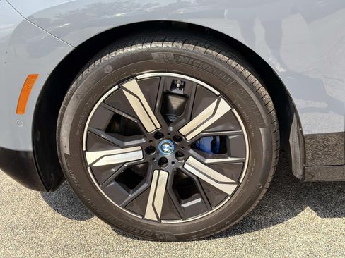 Certified 2022 BMW iX xDrive50 w/ Sport Package AWD/4WD image 10