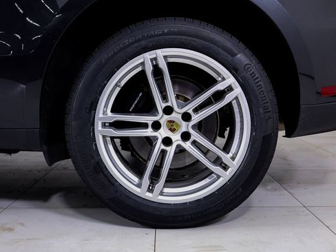 Certified 2024 Porsche Macan image 28