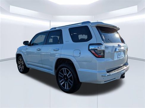 Used 2018 Toyota 4Runner SR5 image 7