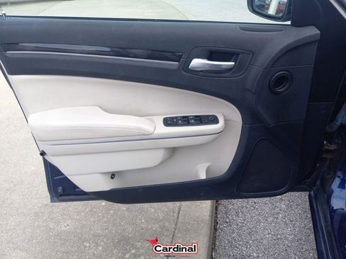 Used 2016 Chrysler 300 Limited w/ Driver Convenience Group image 17