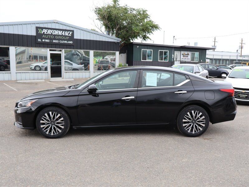 Used 2023 Nissan Altima 2.5 SV FWD image 4