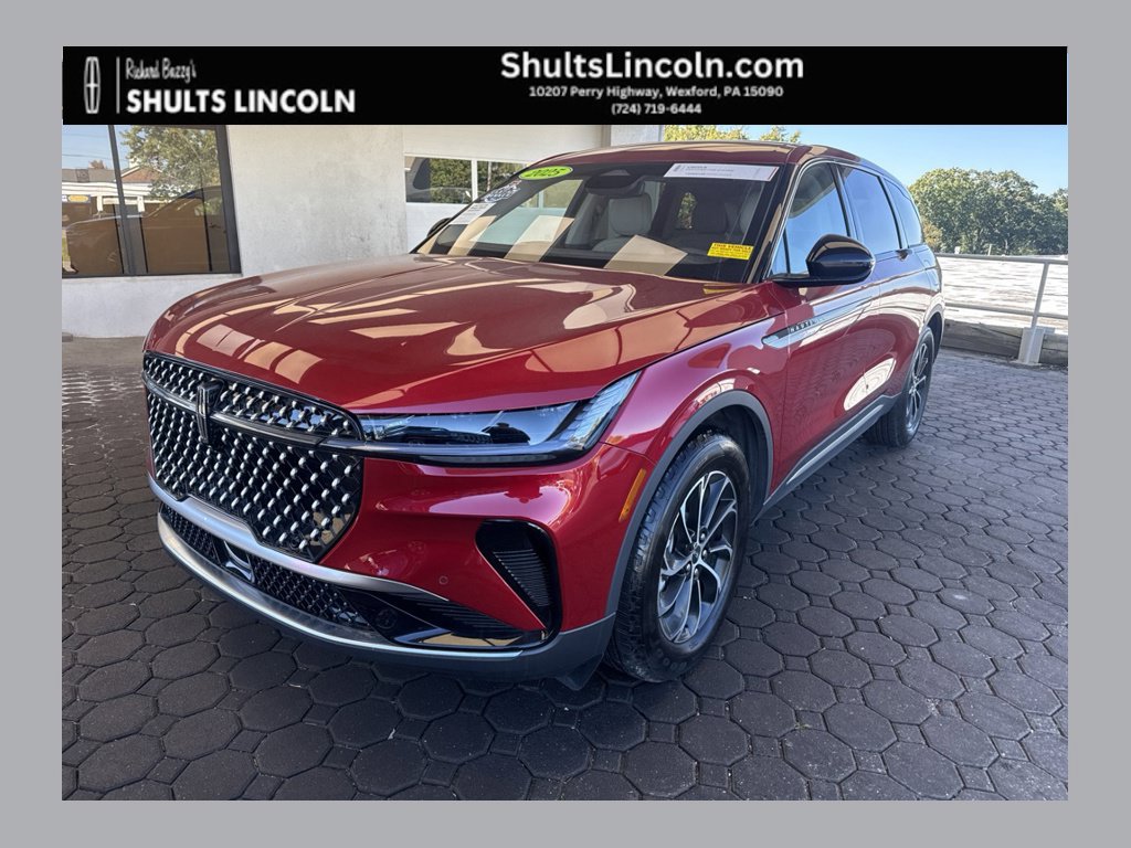 Used 2025 Lincoln Nautilus Premier AWD/4WD image 1