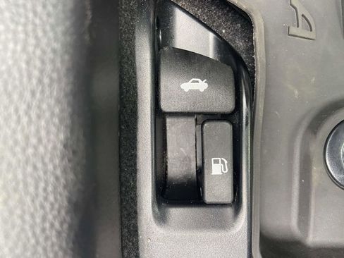 Used 2025 Toyota Corolla SE FWD image 31