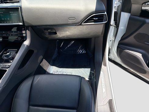 Used 2019 Jaguar F-PACE Premium AWD/4WD image 16