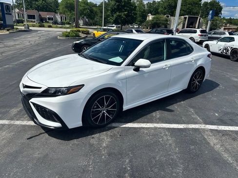 Used 2023 Toyota Camry SE FWD image 1
