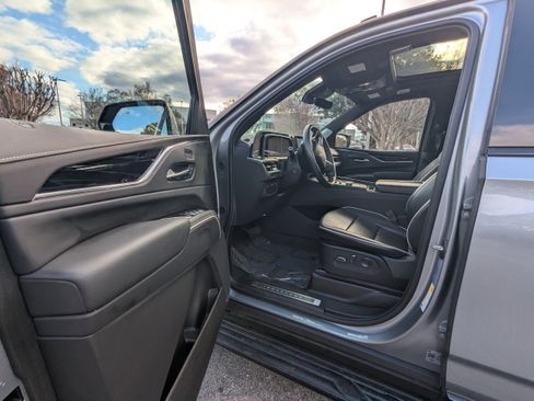 Used 2024 Cadillac Escalade Sport w/ LPO, ONYX Package image 8