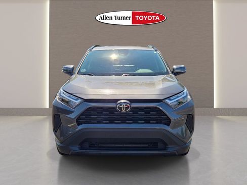Used 2025 Toyota RAV4 XLE FWD image 30