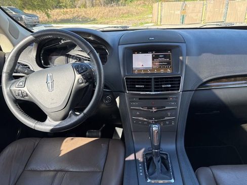 Used 2018 Lincoln MKT Reserve w/ Technology Package image 10