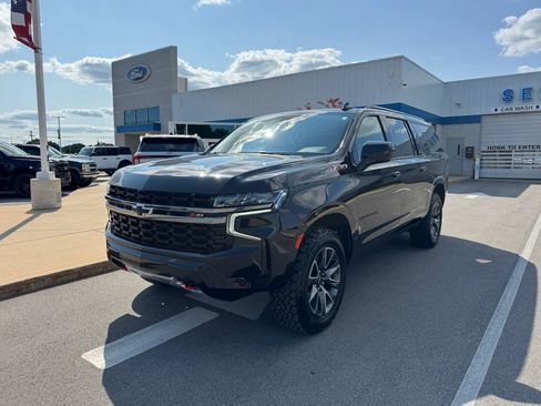 Used 2022 Chevrolet Suburban Z71 AWD/4WD image 4