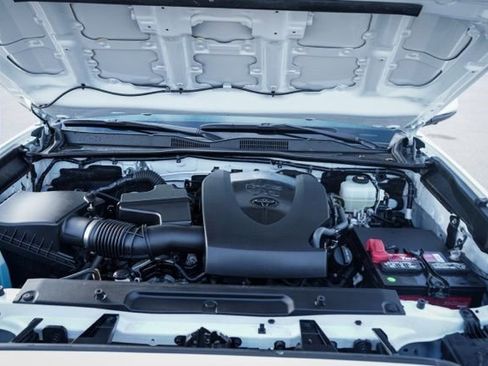 Used 2022 Toyota Tacoma TRD Off-Road image 32