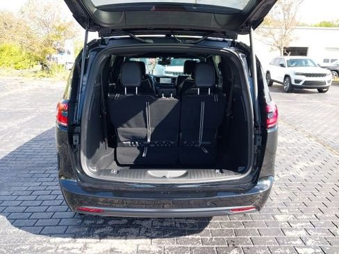 New 2026 Chrysler Pacifica Limited w/ S Appearance Package image 24