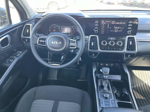 Used 2023 Kia Sorento LX image 7