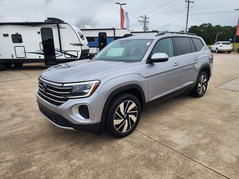 Used 2024 Volkswagen Atlas SE image 9