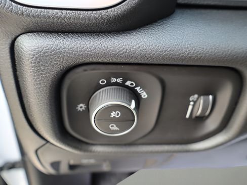 New 2026 RAM 1500 Express AWD/4WD image 17